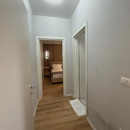 דירה Luxury Garden Building Apartment 14Th Floor City Center Tirana טיראנה