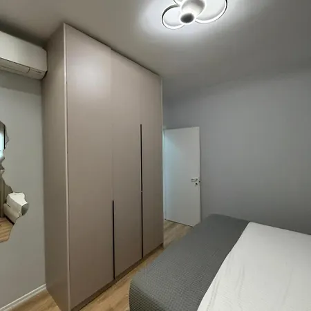 Luxury Garden Building Apartment 14Th Floor City Center Tirana דירה טיראנה
