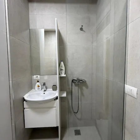 Luxury Garden Building Apartment 14Th Floor City Center Tirana דירה טיראנה